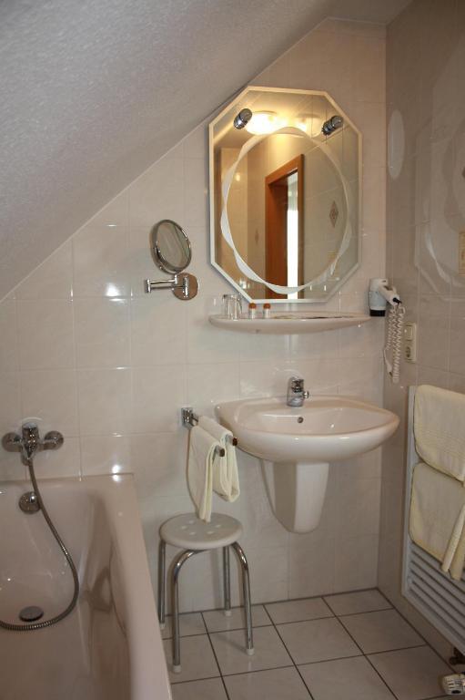 Hotel Zur Waage باد مونستريفل المظهر الخارجي الصورة